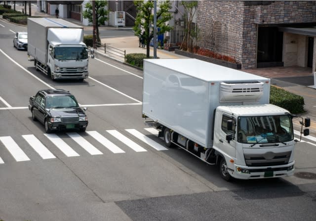 タクシー トラック どっち