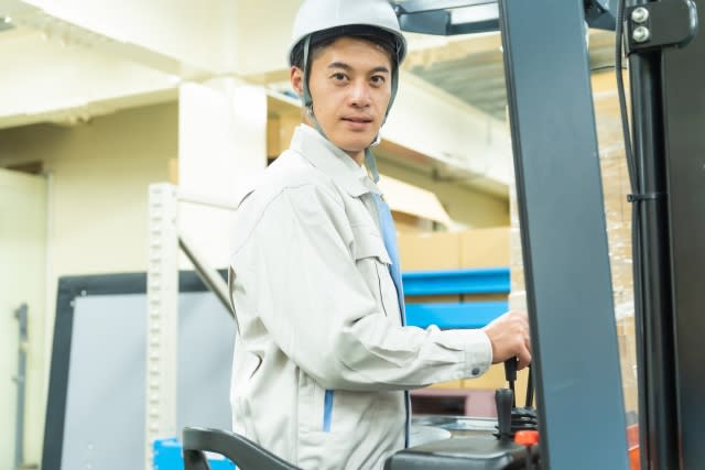 フォークリフト年収