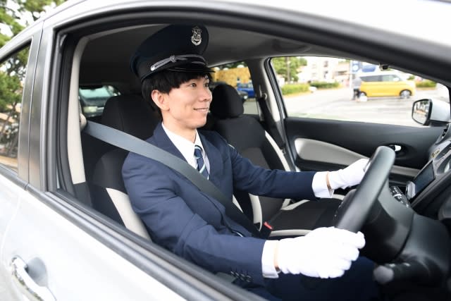 新卒　タクシードライバー